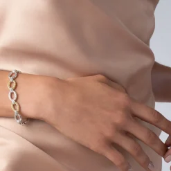Single Station Diamond Link Bracelet